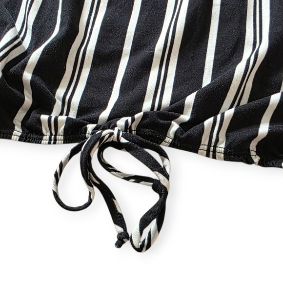 Free Kisses Women's Striped Black And White Top, Size 1X - Picture 4 of 6